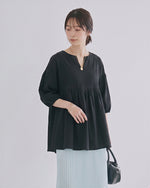 Vネック ギャザー入り ルーズシャツ-ブラック-XL