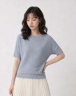 ゆったりシルエットのドロップショルダー リブニット