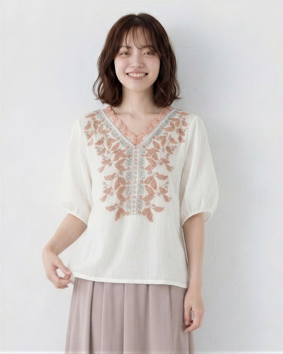 M~2XL Vネック 刺繍パフスリーブTシャツ