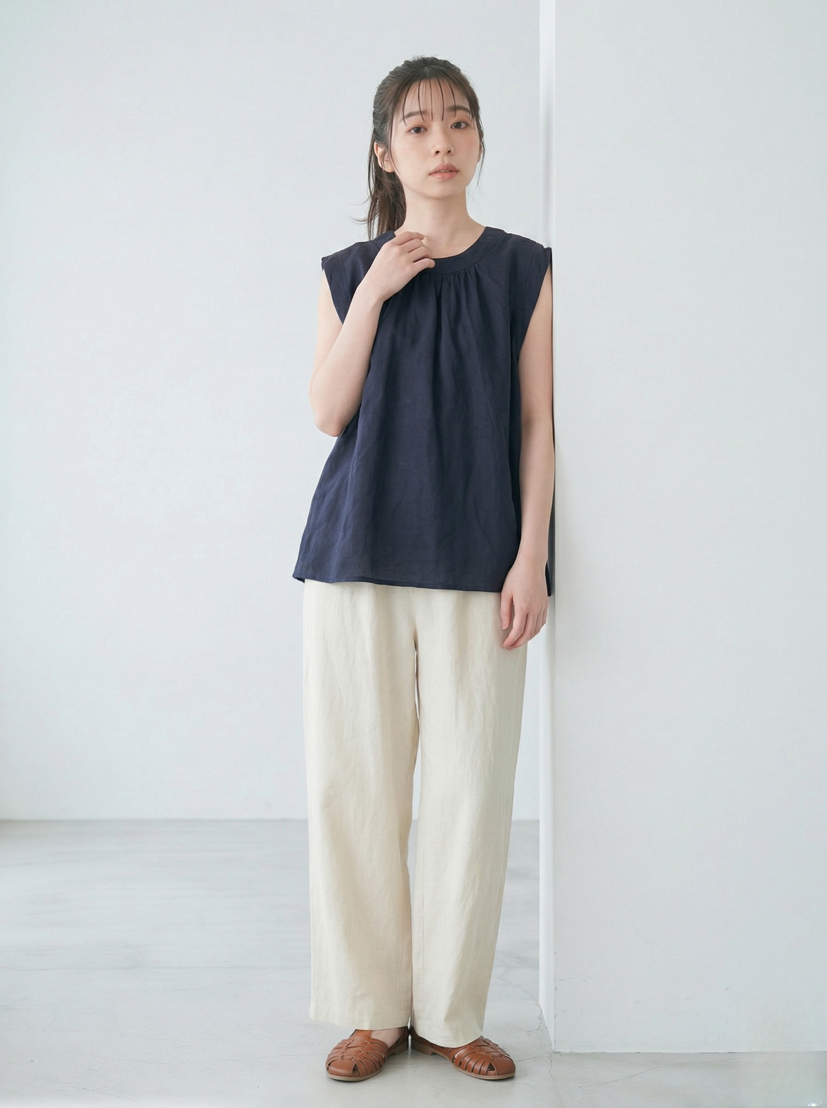 立体プリーツ クルーネック ノースリーブ ゆったりTシャツ