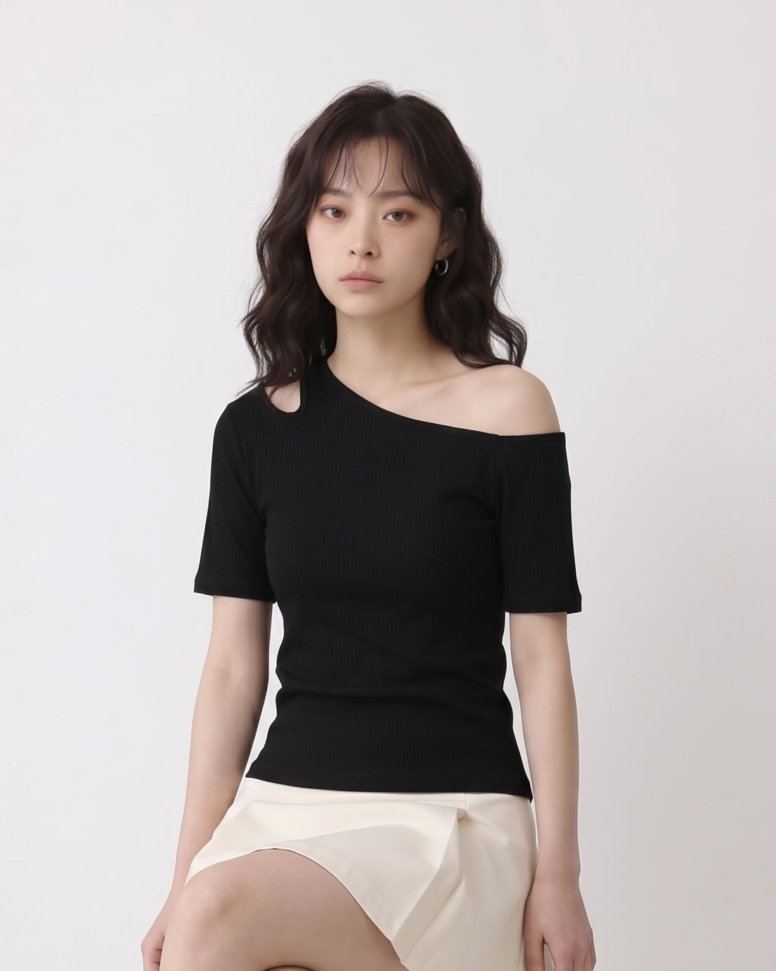 アシンメトリーショルダー 肩見せ カットアウト スリムTシャツ