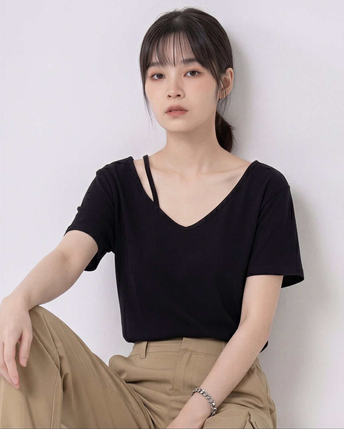 カットアウトオフショルダー ワイドネックTシャツ
