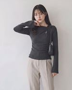 【秋新作】ツイストカットアウト スリムフィット フレアスリーブTシャツ
