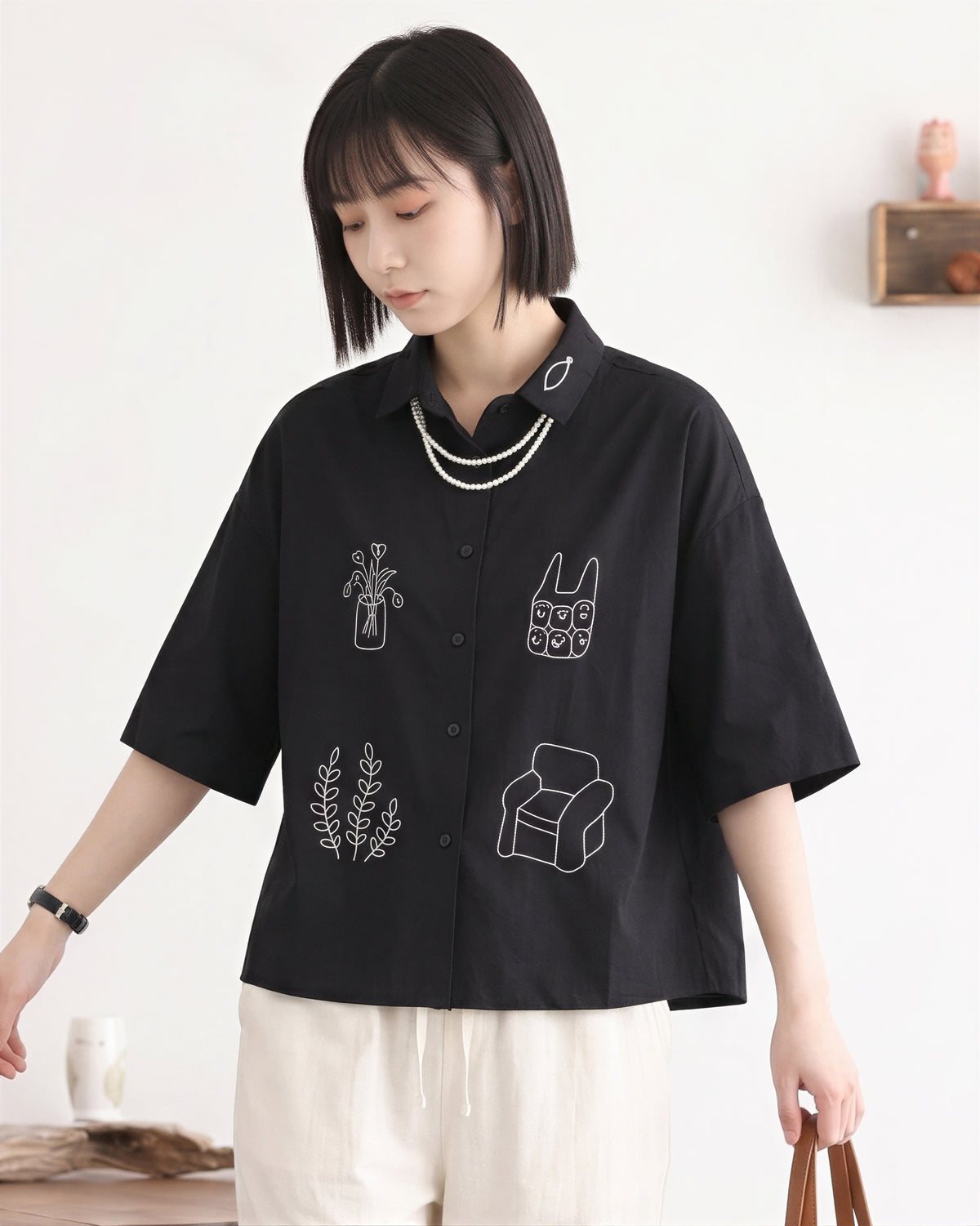 【全2色】M~2XL 遊び心のある線画ルーズ半袖シャツ | 今季人気