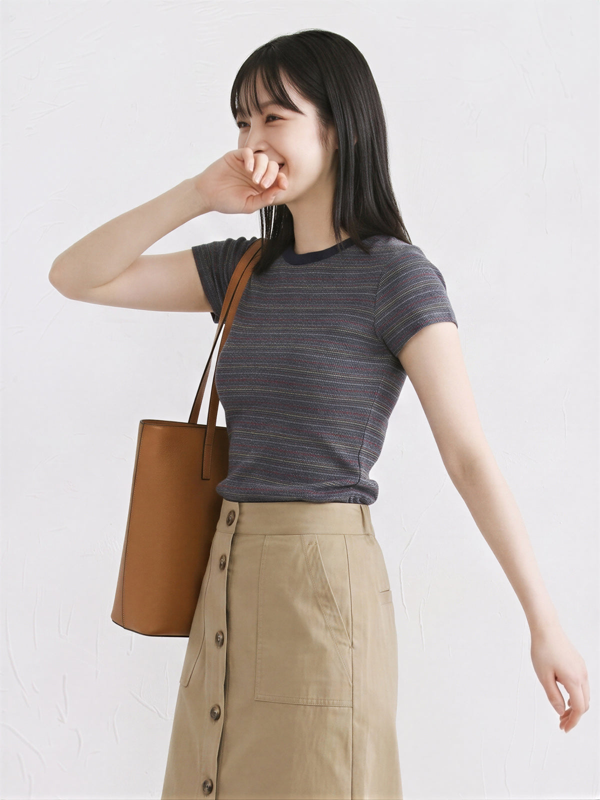 ラインをきれいに見せる 配色クルーネックTシャツ