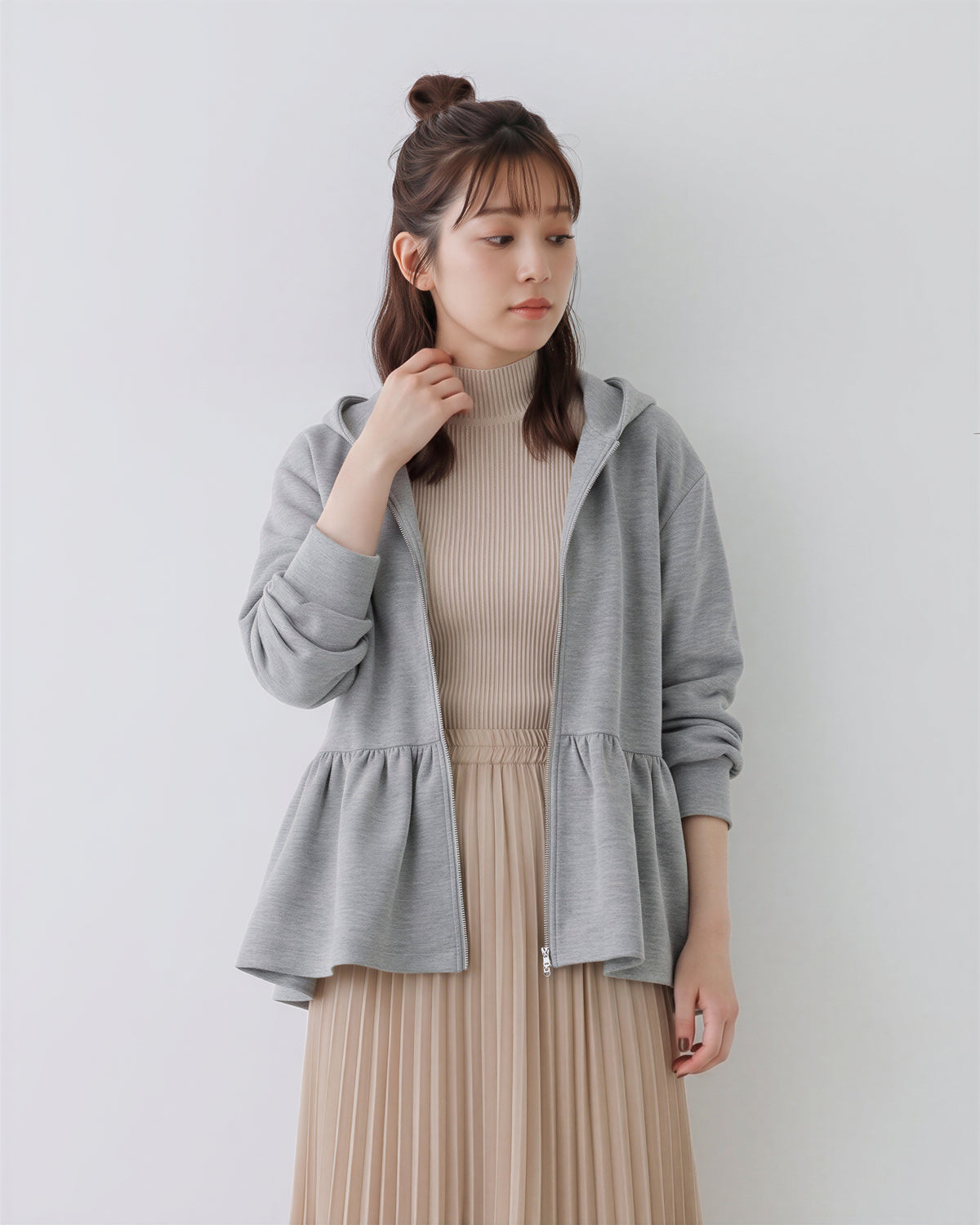 2色展開｜フード付きペプラムスウェットジャケット