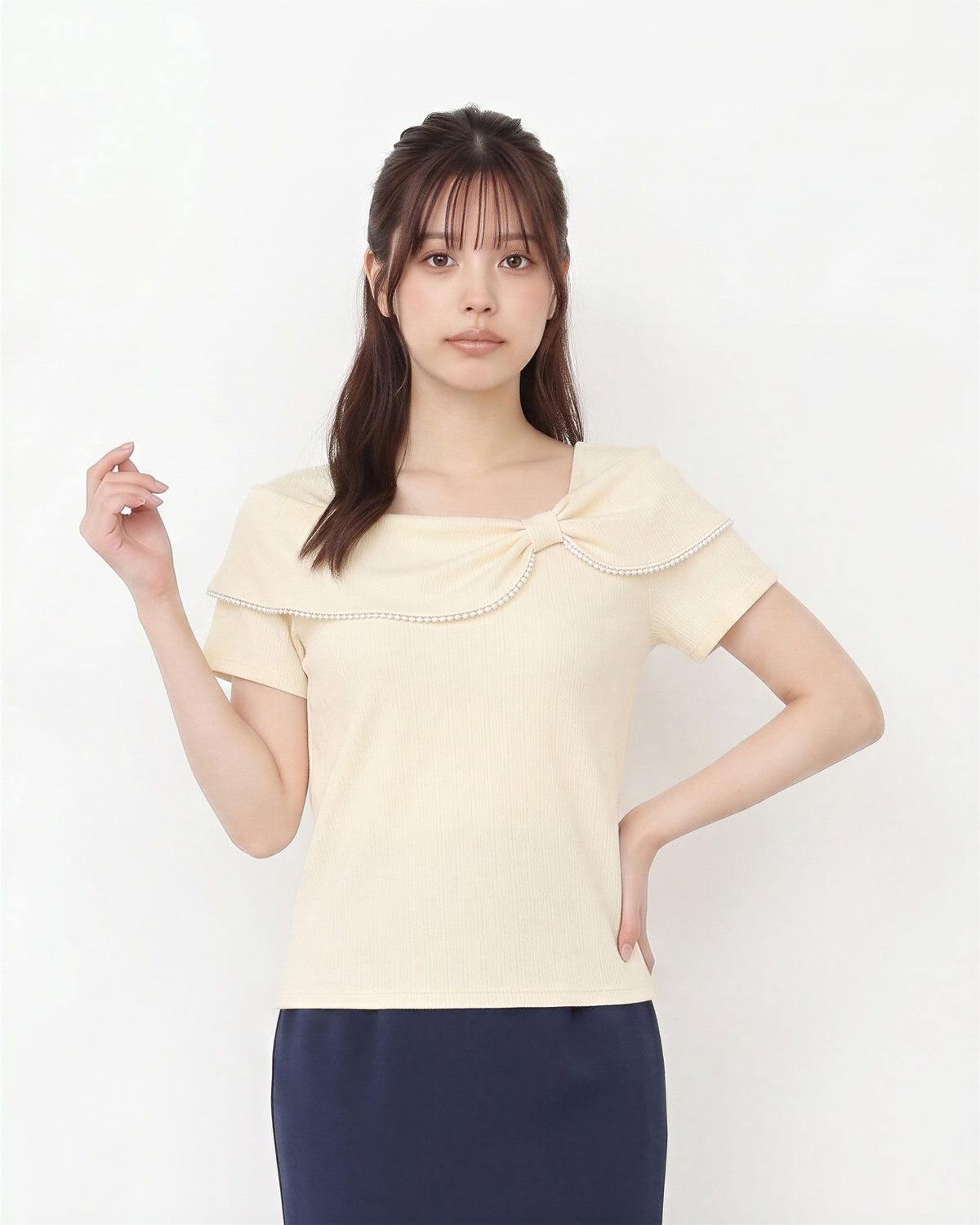 アシンメトリー折り返し襟 パールトリムTシャツ