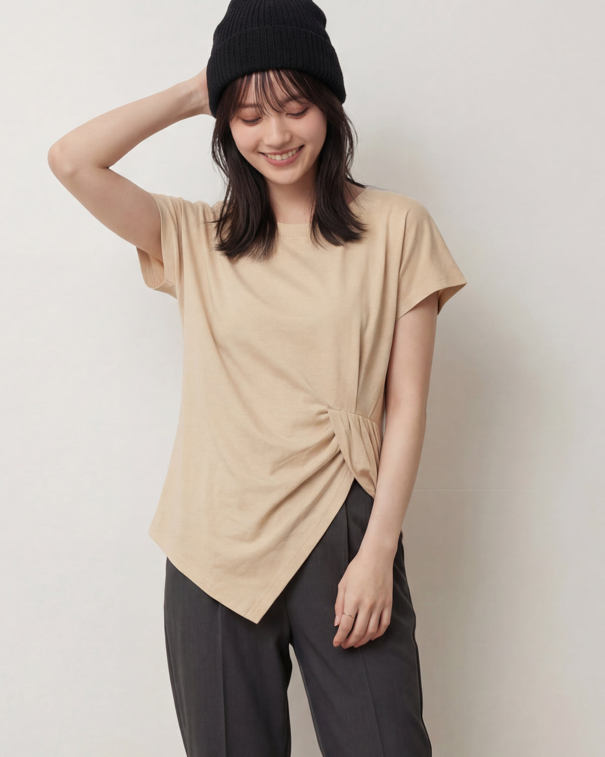 サイドウエストツイストギャザー アシンメトリーヘム 半袖Tシャツ