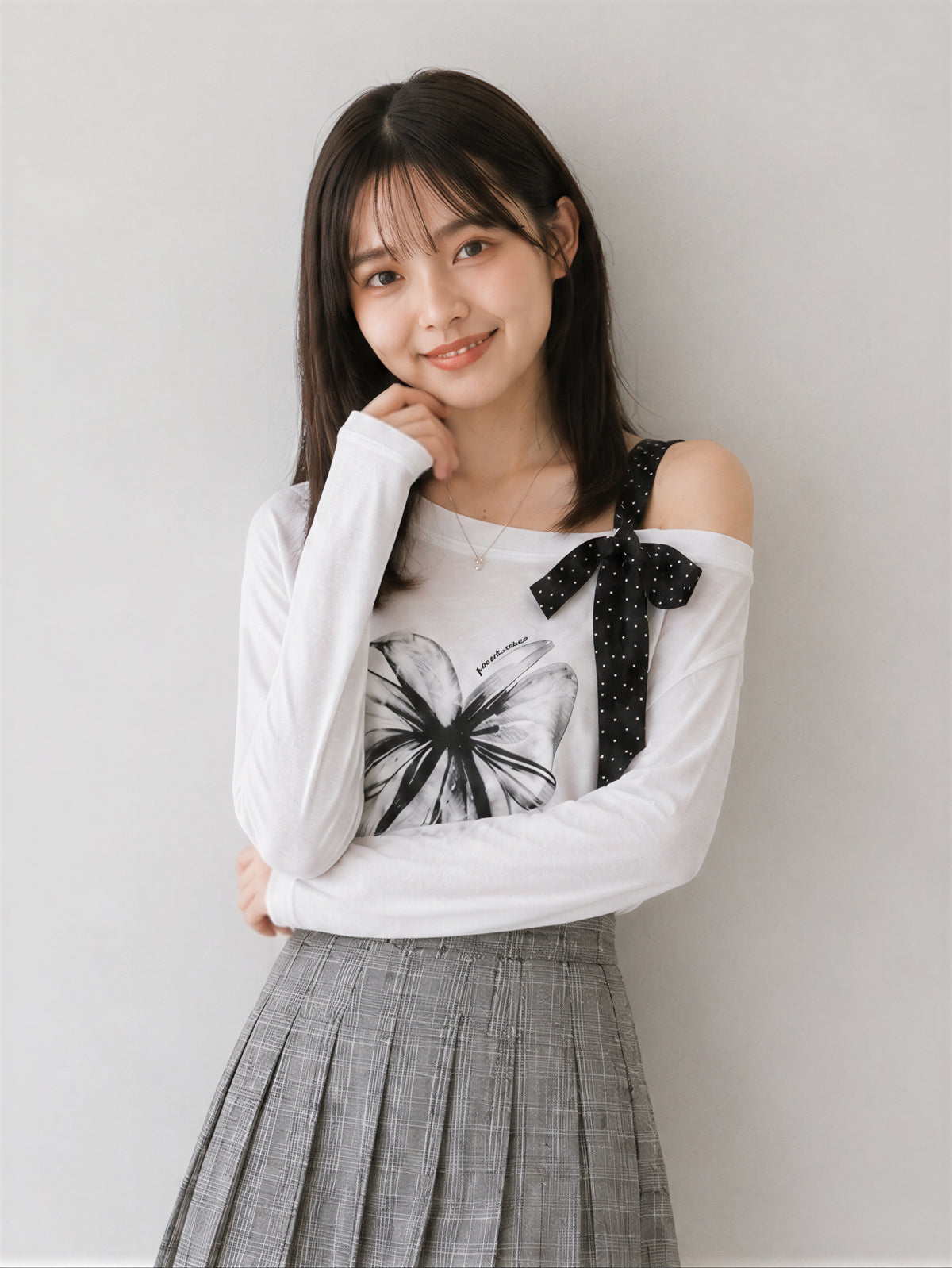 【全2色】M~2XL オフショルダー リボンプリントTシャツ