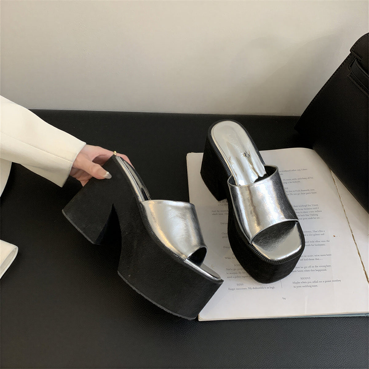 ミニマルワイドアッパー 厚底でスタイルアップ ピープトゥハイヒールミュール（厚底プラットフォーム）