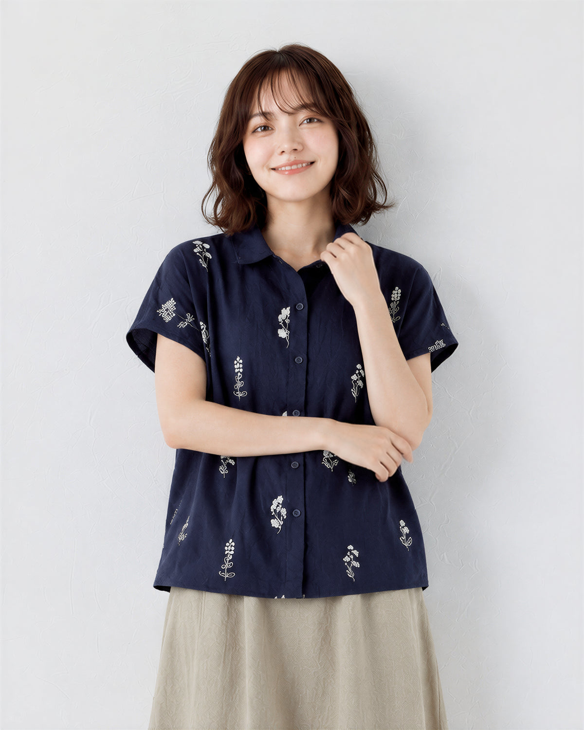 【全2色】M~3XL 小さめラウンドネック 花柄 ゆったり半袖シャツ