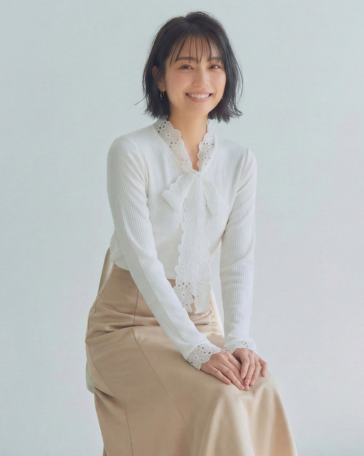 透かしレース×ボウタイ付きVネック くびれ見え長袖Tシャツ-クリームホワイト-L