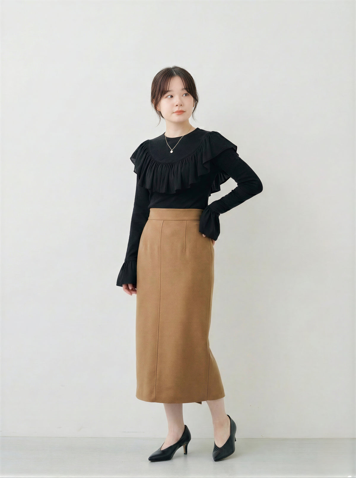 フリルデザイン パフショルダー スリムフィット 長袖Tシャツ
