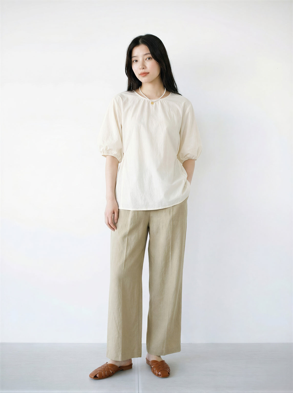 パフスリーブ ウエストシェイプ バックVスリットシャツ