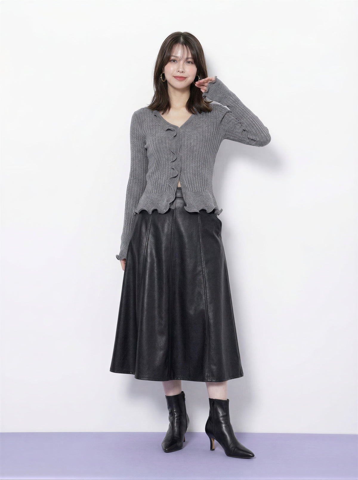 グレー Vネック フリル付き スリムフィット リブニット