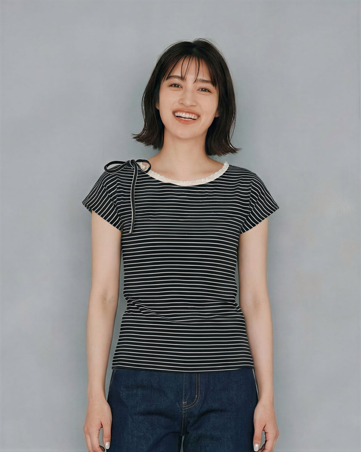 ブラック 細ボーダー スクエアネック リボン付き 半袖Tシャツ