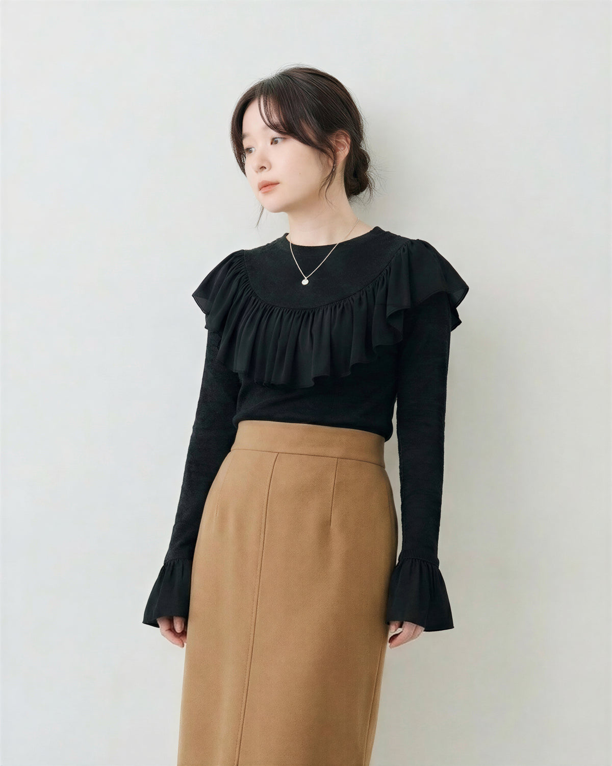 フリルデザイン パフショルダー スリムフィット 長袖Tシャツ