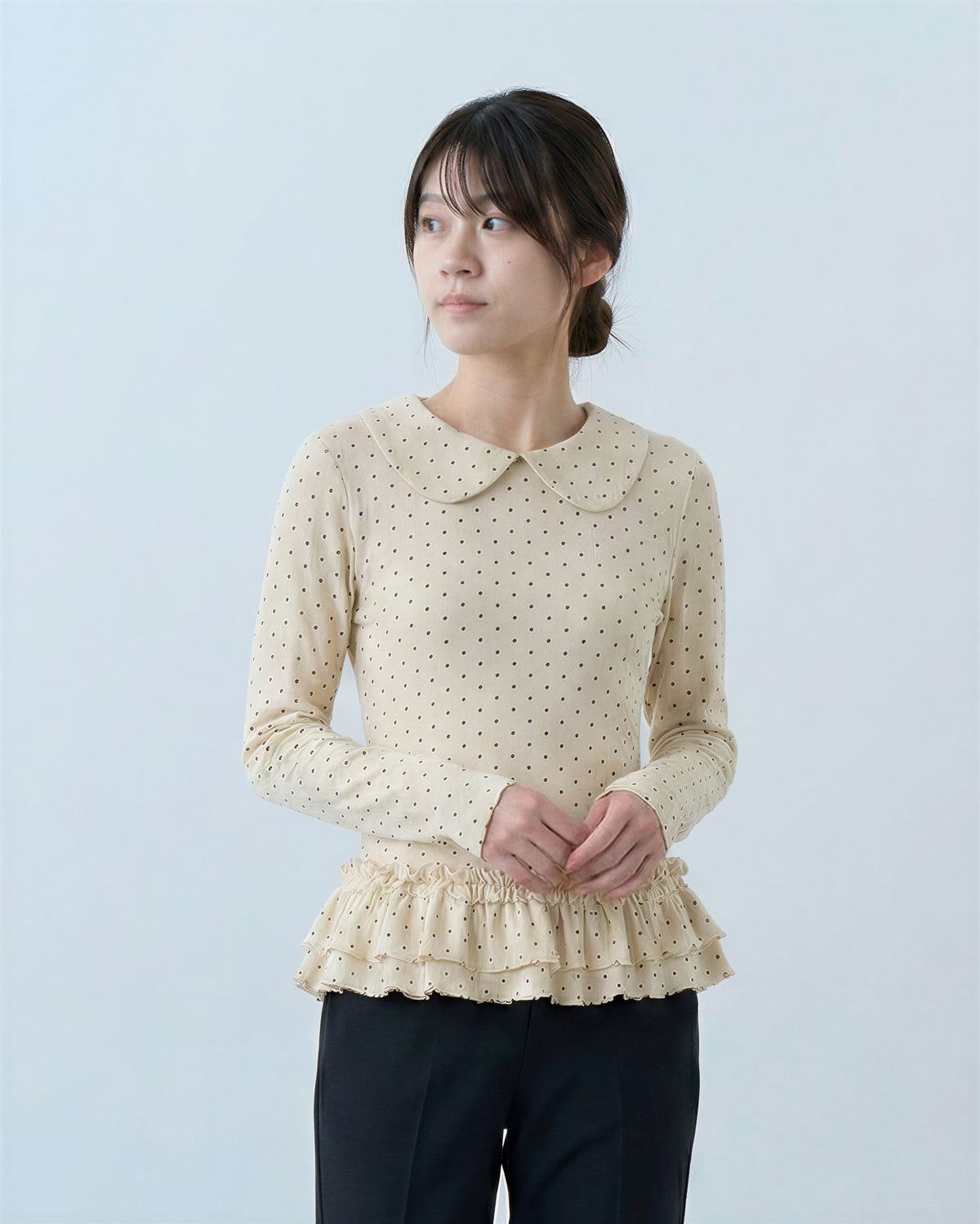 ドット柄 ビッグカラー（ピーターパン襟） フリルヘム すっきりフィット 長袖Tシャツ