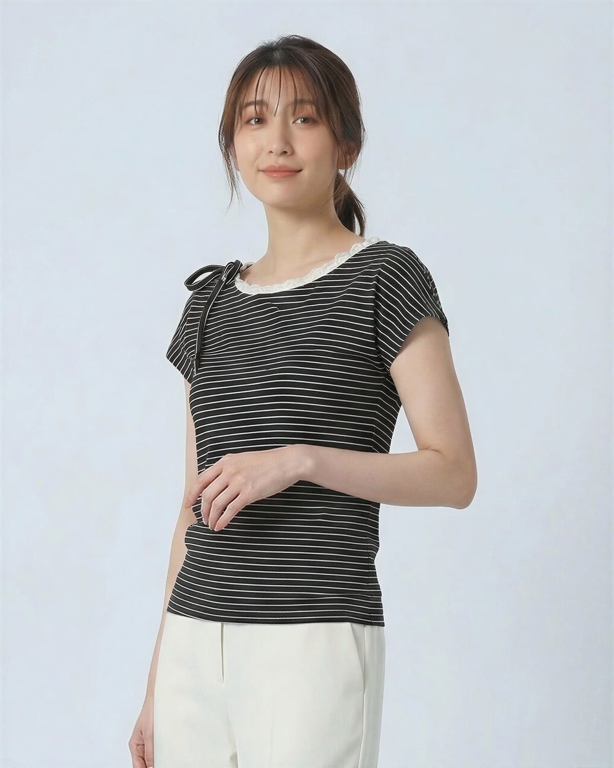 ブラック 細ボーダー スクエアネック リボン付き 半袖Tシャツ