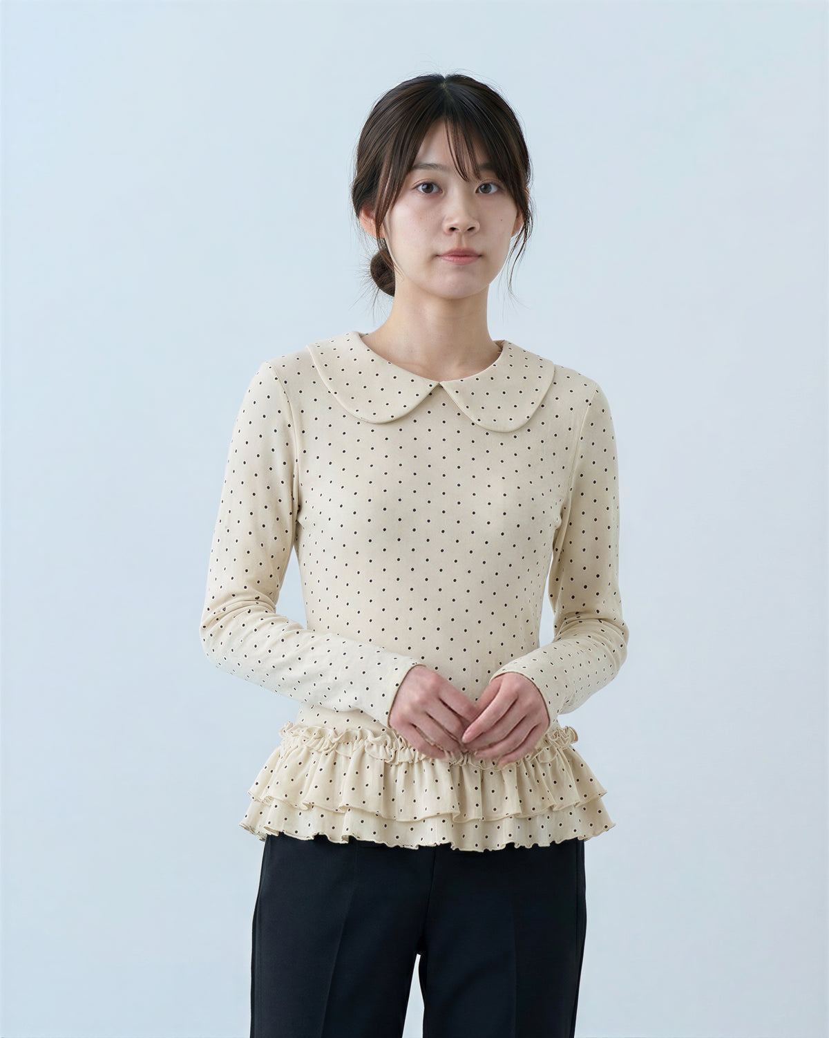 ドット柄 ビッグカラー（ピーターパン襟） フリルヘム すっきりフィット 長袖Tシャツ
